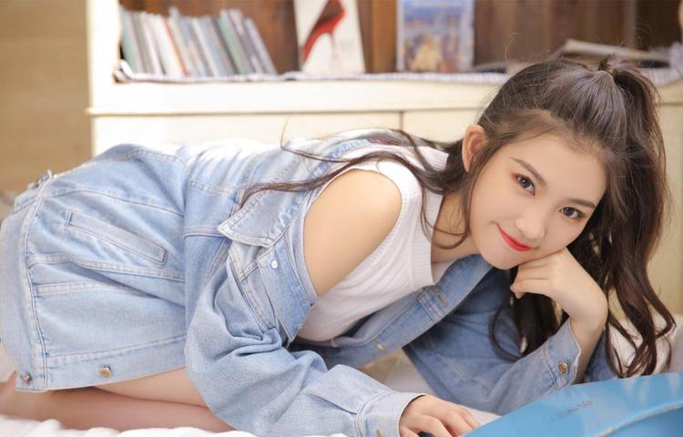 朋友聚会中的扑克游戏