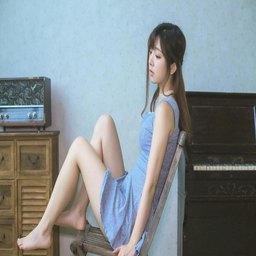李老汉瓜地的奇遇：小雪与小丹的温馨故事